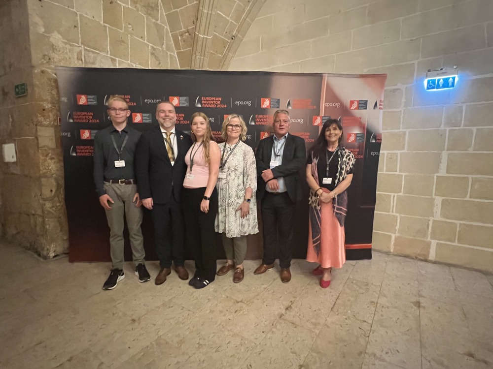 The Icelandic group at the award ceremony: Hrafn Guðmundsson, Guðmundur Fertram Sigurjónsson, Sigurbjörn Guðmundsdóttir, Fanney Kr. Hermannsdóttir, Eiríkur Sigurðsson, and Borghildur Erlingsdóttir.