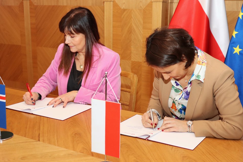Borghildur Erlingsdóttir, Director General of ISIPO, and Edyta Demby-Siwek, President of the UPRP, signed an MOU in Warshaw last week.