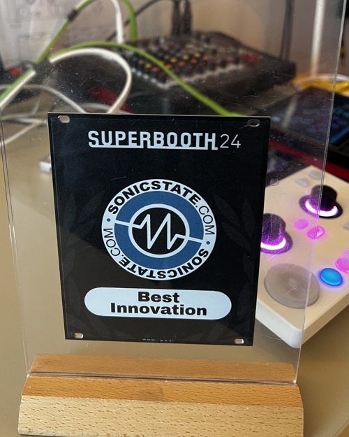 Frumgerð First Love hlaut viðurkenningu á SuperBooth hljóðfærasýningunni 2024 sem besta nýjungin.