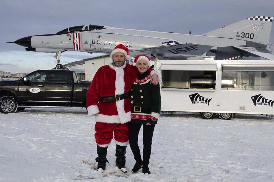 Issi og eiginkona hans og meðeigandi, Hjördís Guðmundsdóttir.