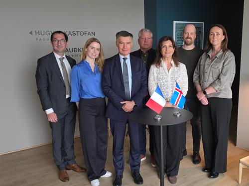 F.v.: Jérémie Fenichel, framkvæmdastjóri hugverkaréttinda og alþjóðamála INPI; Sandra Theódóra Árnadóttir, yfirlögfræðingur; Pascal Faure, forstjóri INPI; Eiríkur Sigurðsson, samskiptastjóri; Borghildur Erlingsdóttir, forstjóri; Pétur Vilhjálmsson, og Elfa Íshólm Ólafsdóttir, sviðsstjóri rekstrarsviðs.