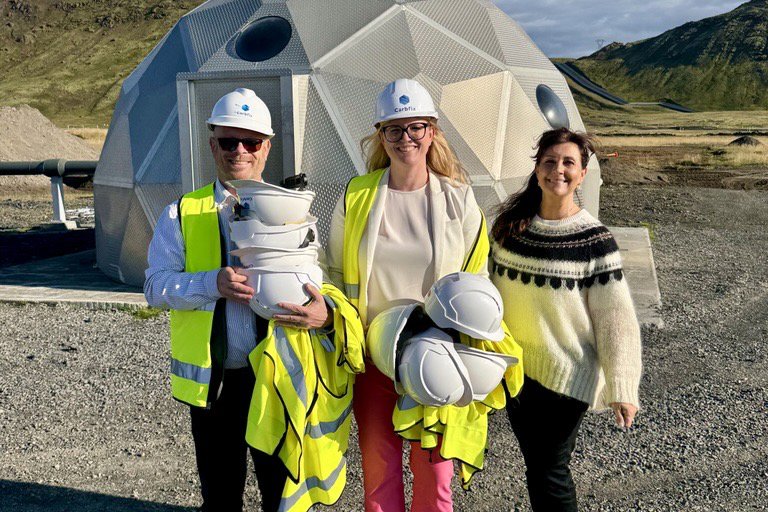 Guðmundur Reynaldsson einkaleyfalögfræðingur hjá Carbfix; Edda Sig Pind Aradóttir, forstjóri Carbfix og Borghildur Erlingsdóttir, forstjóri Hugverkastofunnar.