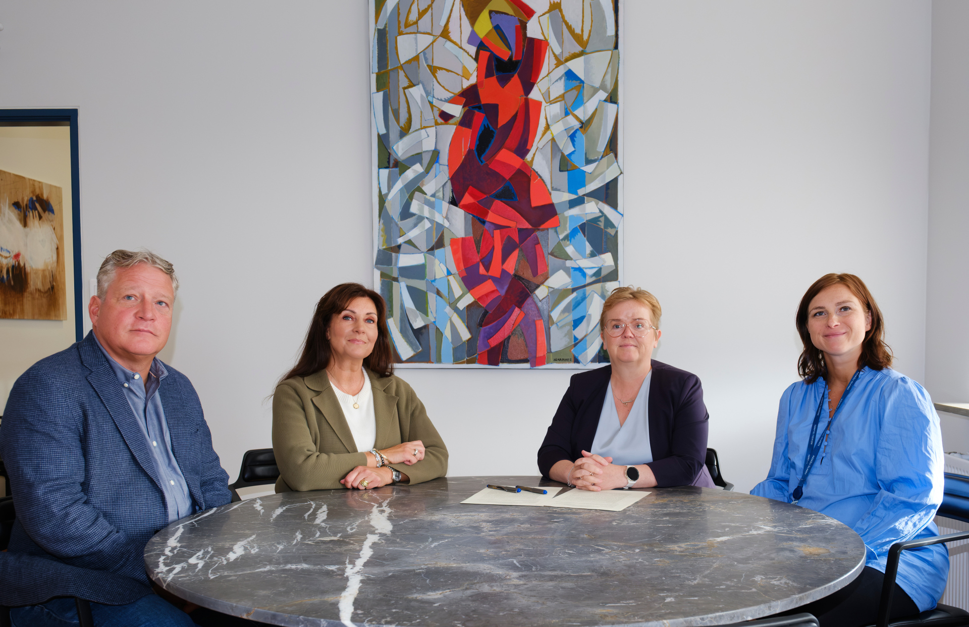 Frá undirritun samnings Hugverkastofunnar og HÍ. Frá vinstri: Eiríkur Sigurðsson samskiptastjóri Hugverkastofunnar; . Borghildur Erlingsdóttir, forstjóri Hugverkastofunnar; Silja Bára R. Ómarsdóttir, rektor Háskóla Íslands og Brynja Björg Halldórsdóttir, lögfræðingur á Vísinda- og nýsköpunarsviði HÍ.