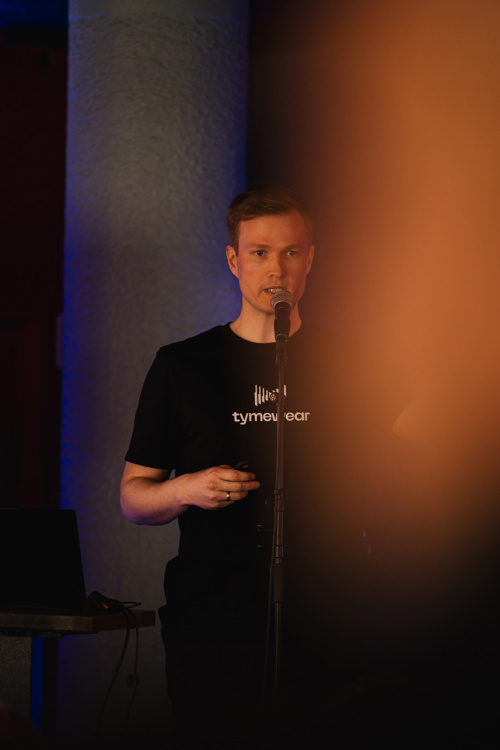 Arnar Lárusson, stofnandi og forstjóri Tymewear, kynnti fyrirtækið sem telur nú yfir 25 starfsmenn, þúsundir viðskiptavina, m.a. margt af fremsta íþróttafólki heims. Tymewear hefur þróað tækni sem mælir öndun til að greina þol og einstaklingsmiða þjálfun.